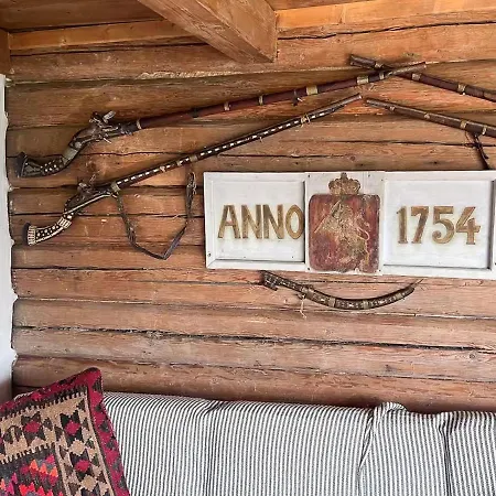 Historic Log With Views Of Jotunheimen Feriehus *